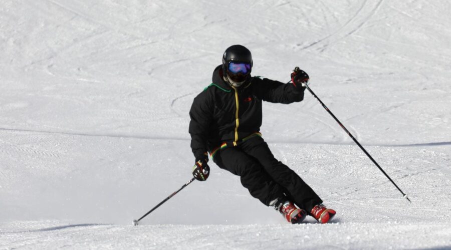 Un skieur sur la station de Tignes
