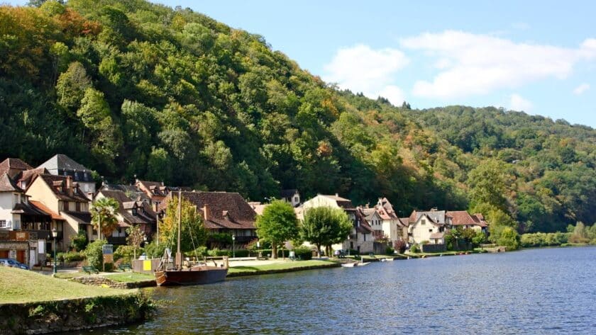 camping dordogne au bord de l'eau