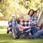 le camping en famille à l'ombre